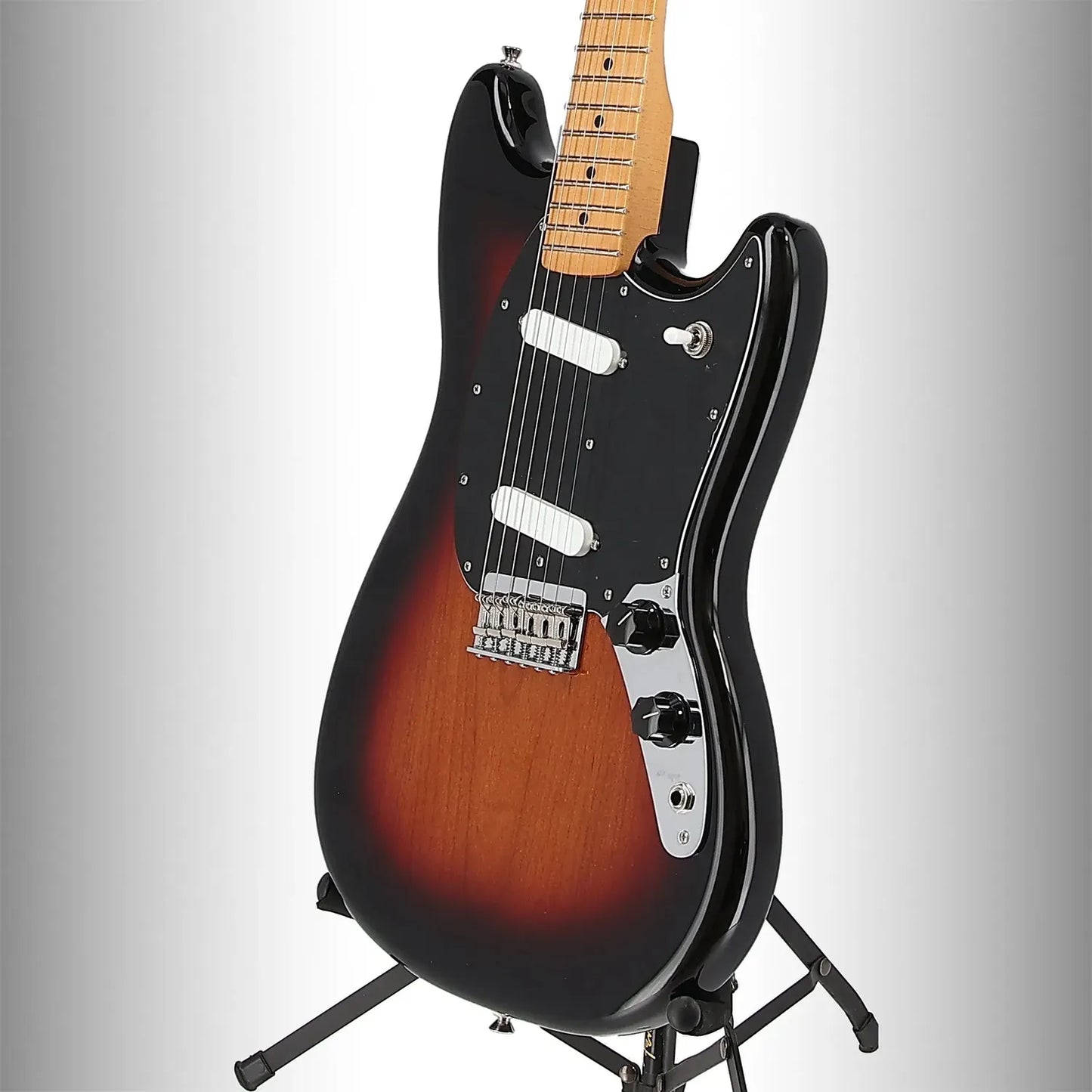 Player II Mustang, Maple Fingerboard, 3-Color Sunburst (SR) (38431)