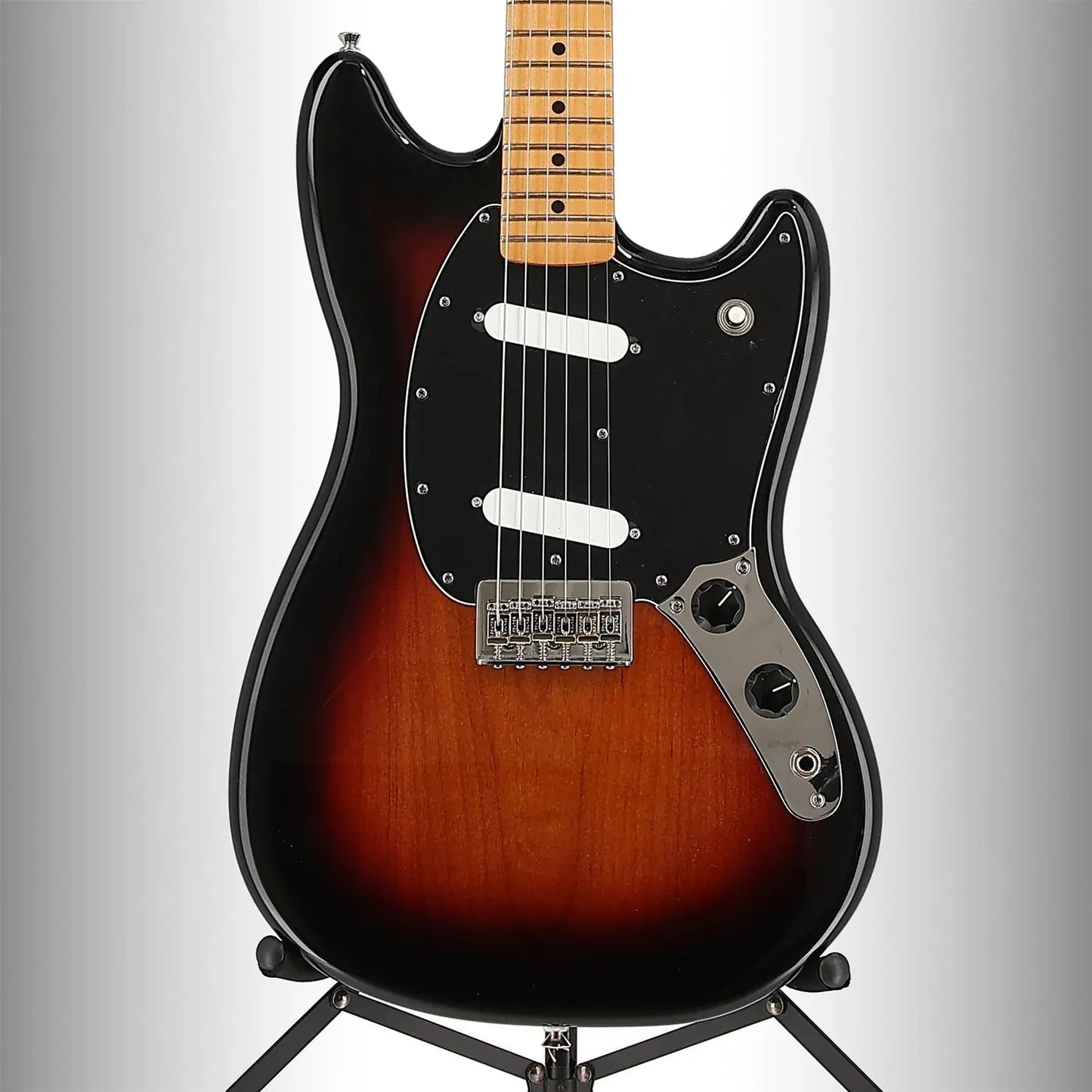 Player II Mustang, Maple Fingerboard, 3-Color Sunburst (SR) (38431)