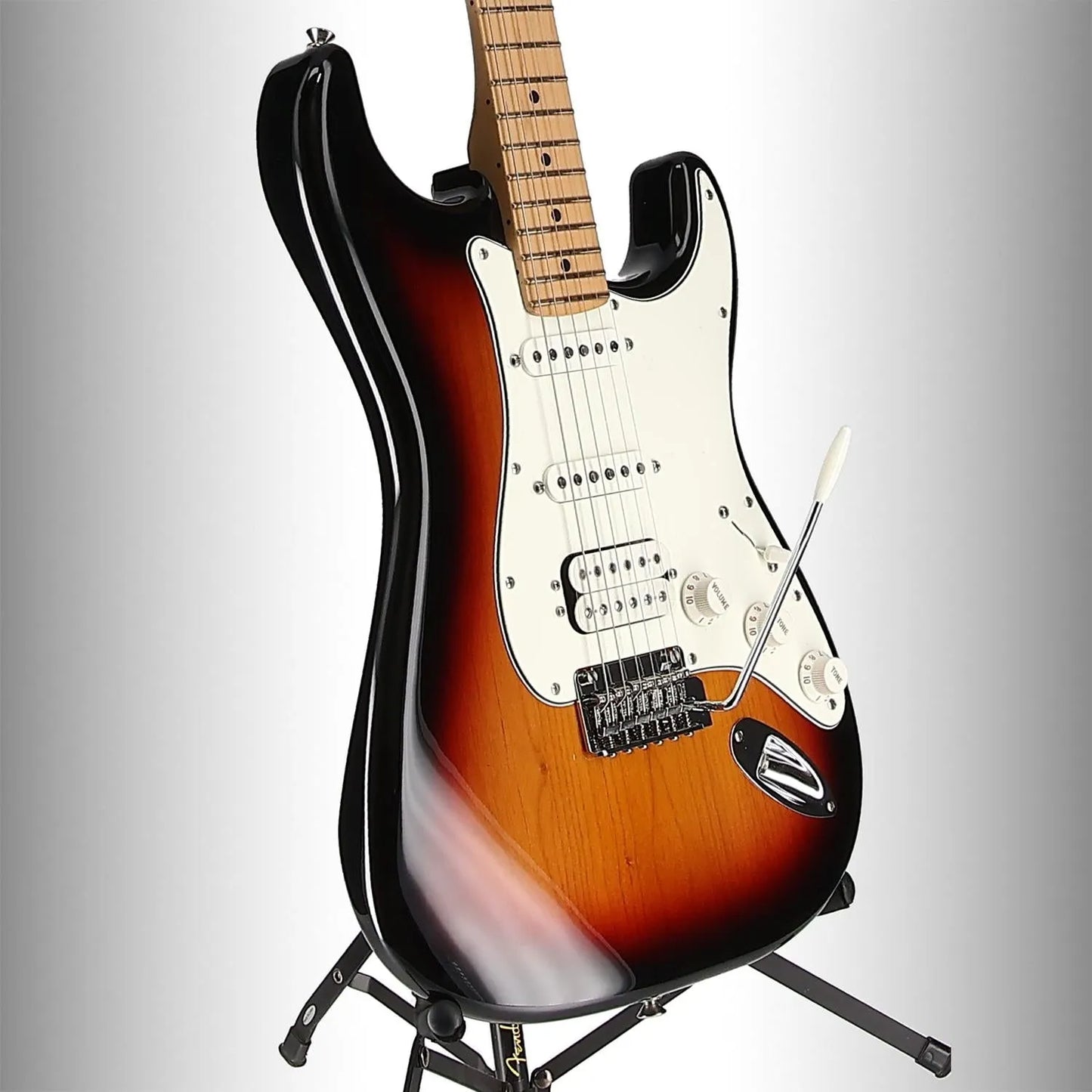Player Stratocaster HSS, Maple Fingerboard, 3-Color Sunburst (S3) (92420)