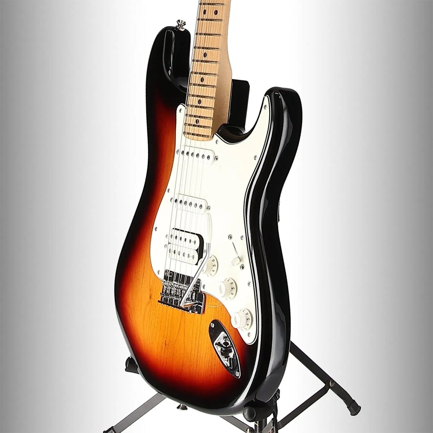 Player Stratocaster HSS, Maple Fingerboard, 3-Color Sunburst (S3) (92420)