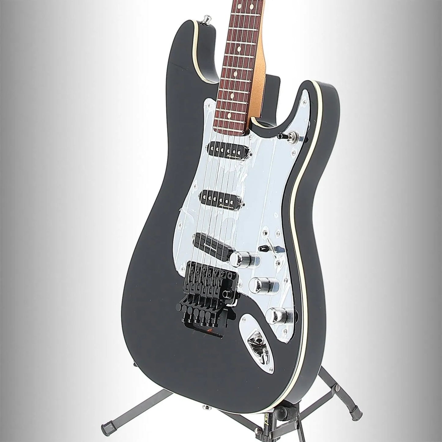 Tom Morello Stratocaster, Rosewood Fingerboard, Black (RC3) (92500)