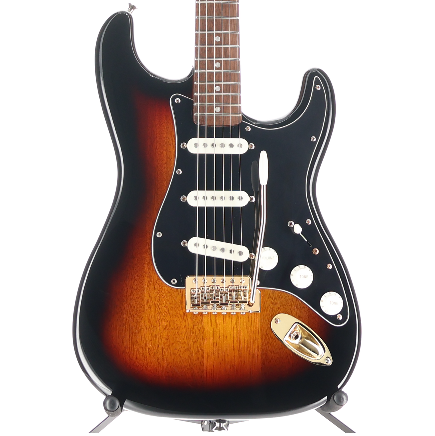 Squier FSR Classic Vibe '60s Stratocaster, Laurel Fingerboard, Black Pickguard, Gold Hardware, 3-Color Sunburst (H3) (02834)