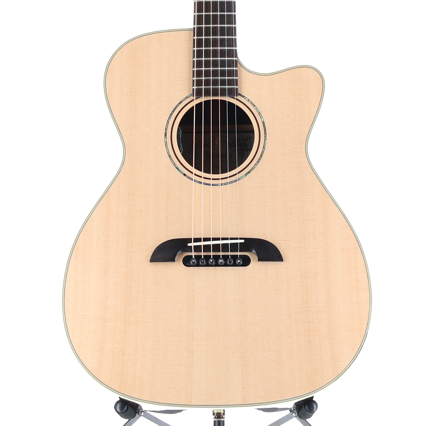 Alvarez Yairi Masterworks A/E Folk/OM Cutaway - Natural (RC1) (99018)