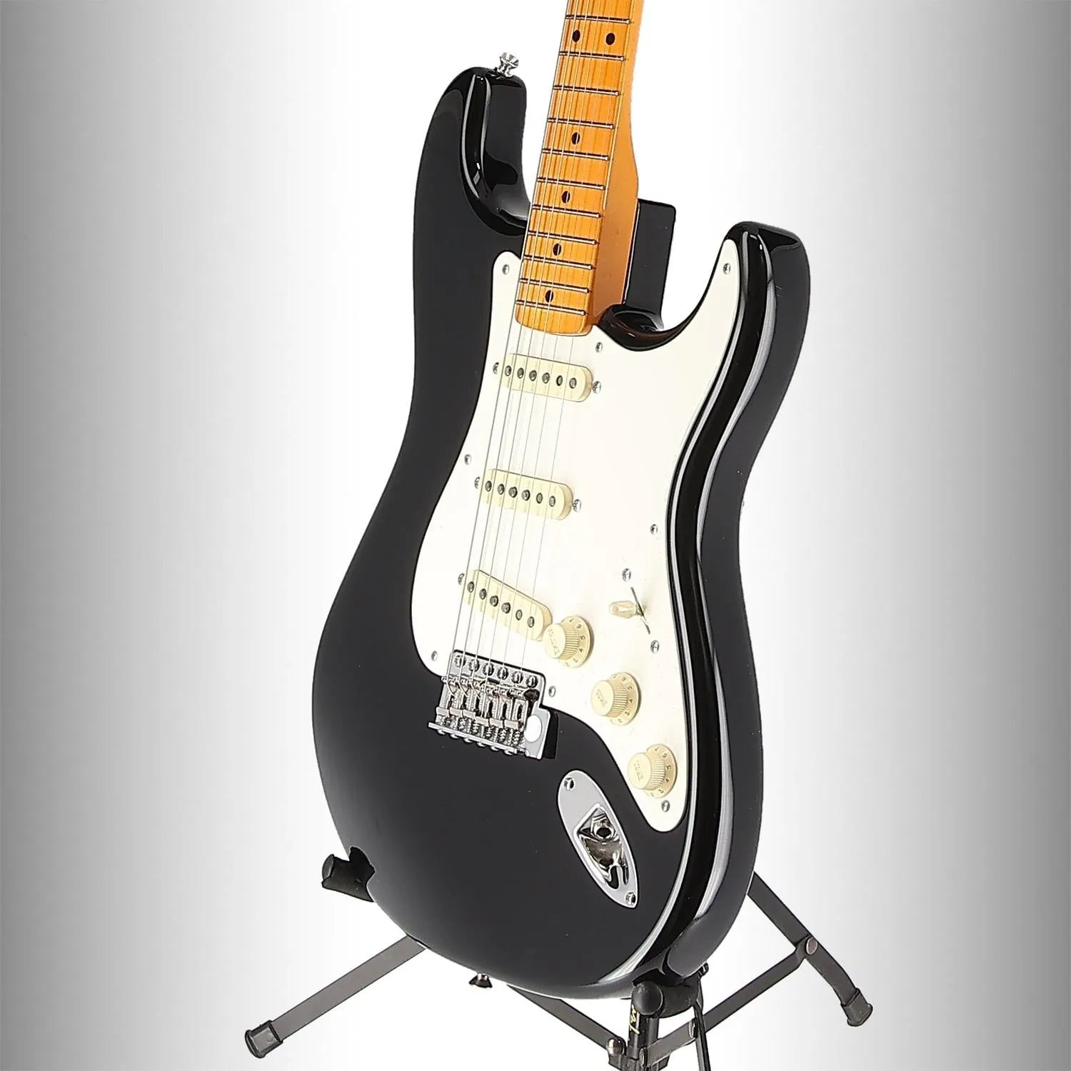 American Vintage II 1957 Stratocaster®, Maple Fingerboard, Black (EF8) (47489)