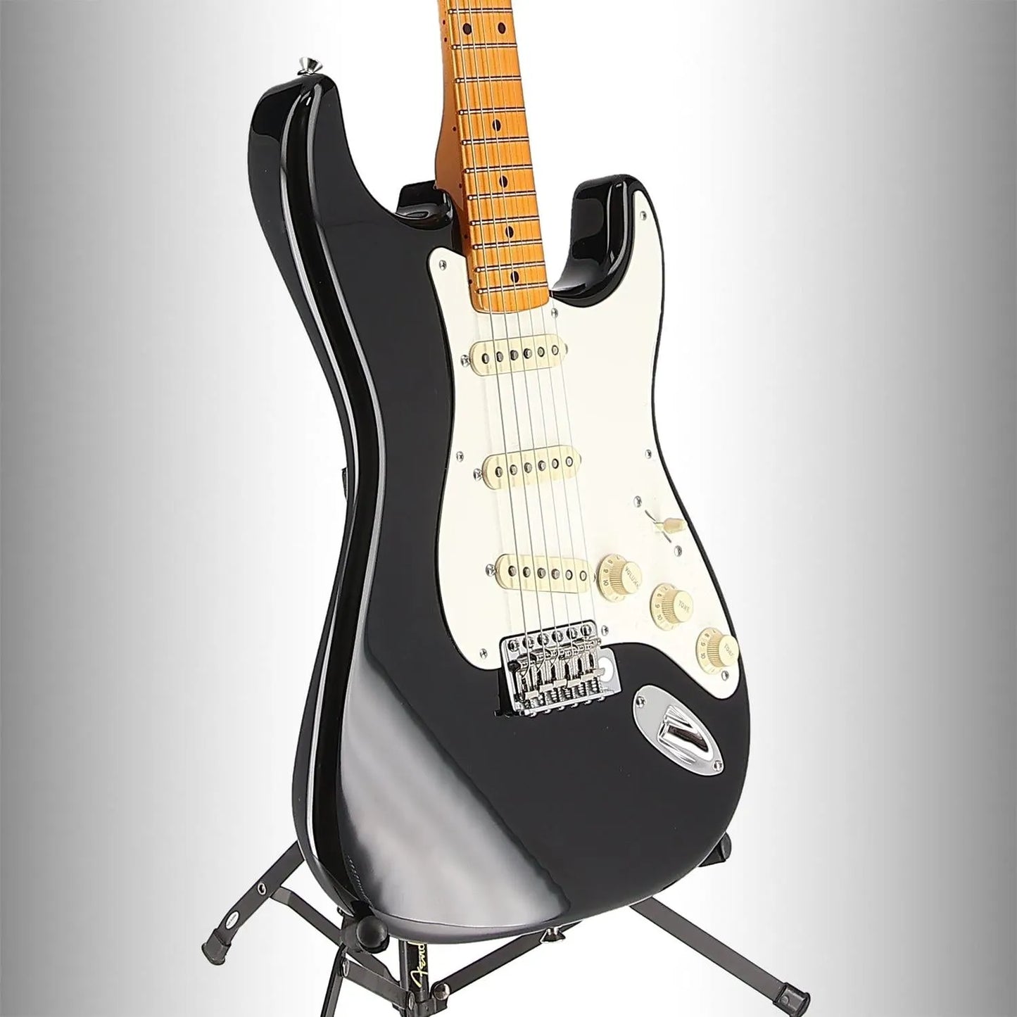 American Vintage II 1957 Stratocaster®, Maple Fingerboard, Black (EF8) (47489)
