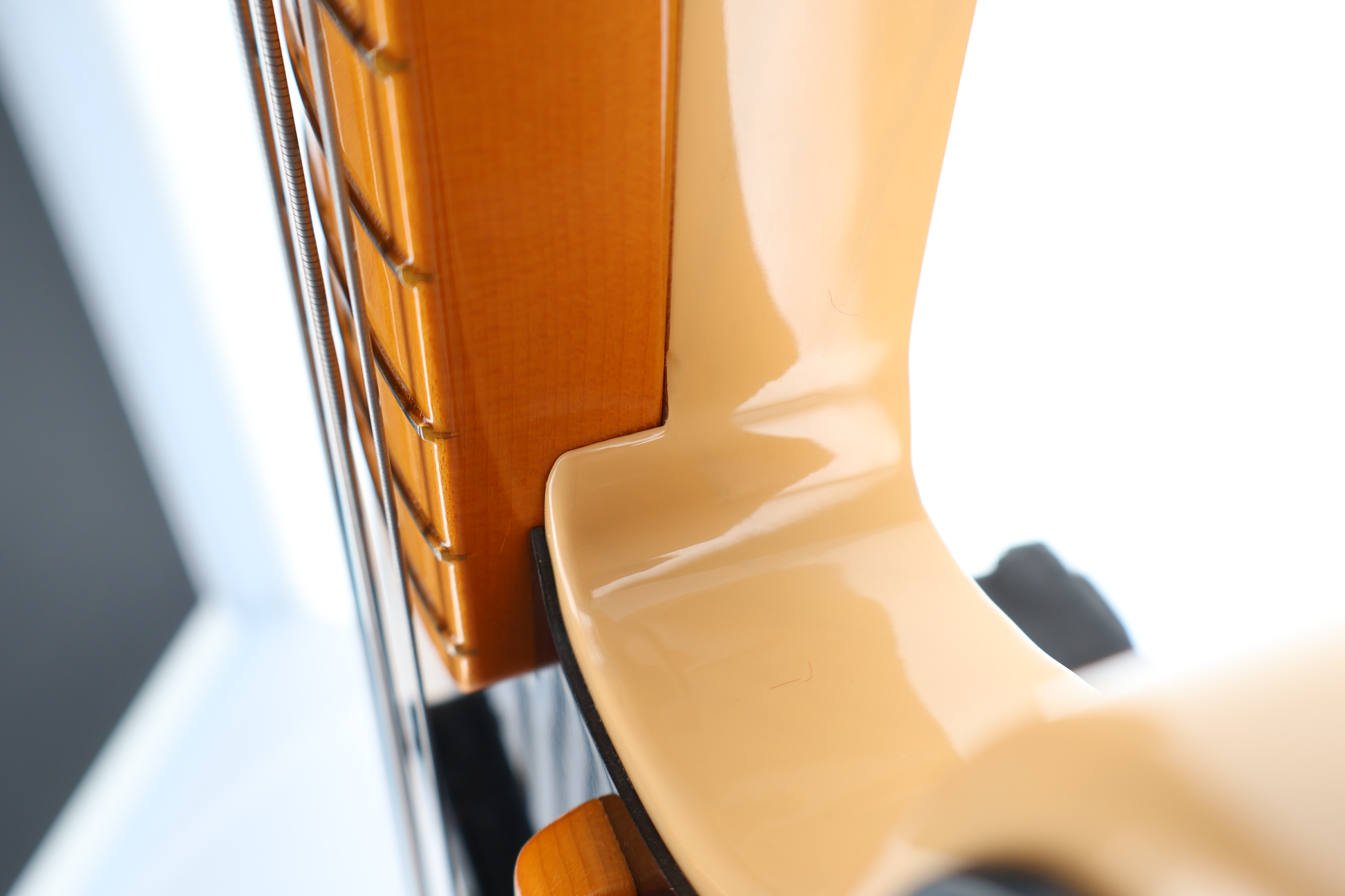 Fender 75th Anniversary American Vintage II 1951 Precision Bass®, Maple Fingerboard, Butterscotch Blonde (H12) (50102)