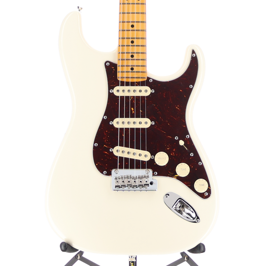 Fender American Professional II Stratocaster, Maple Fingerboard, Olympic White (Z9) (07937)