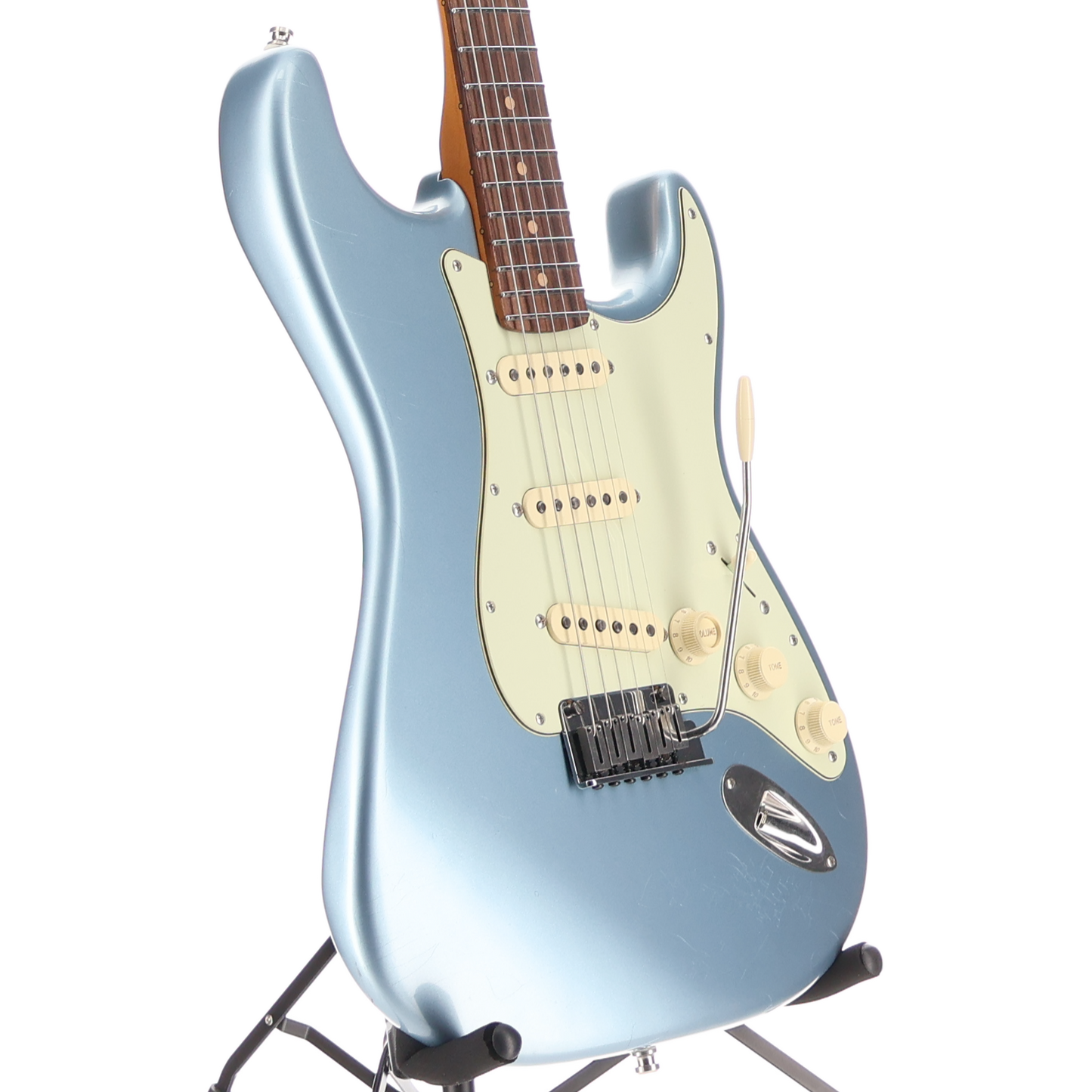 Fender American Ultra Luxe Vintage '60s Stratocaster®, Rosewood Fingerboard, Ice Blue Metallic (RC1) (02287)