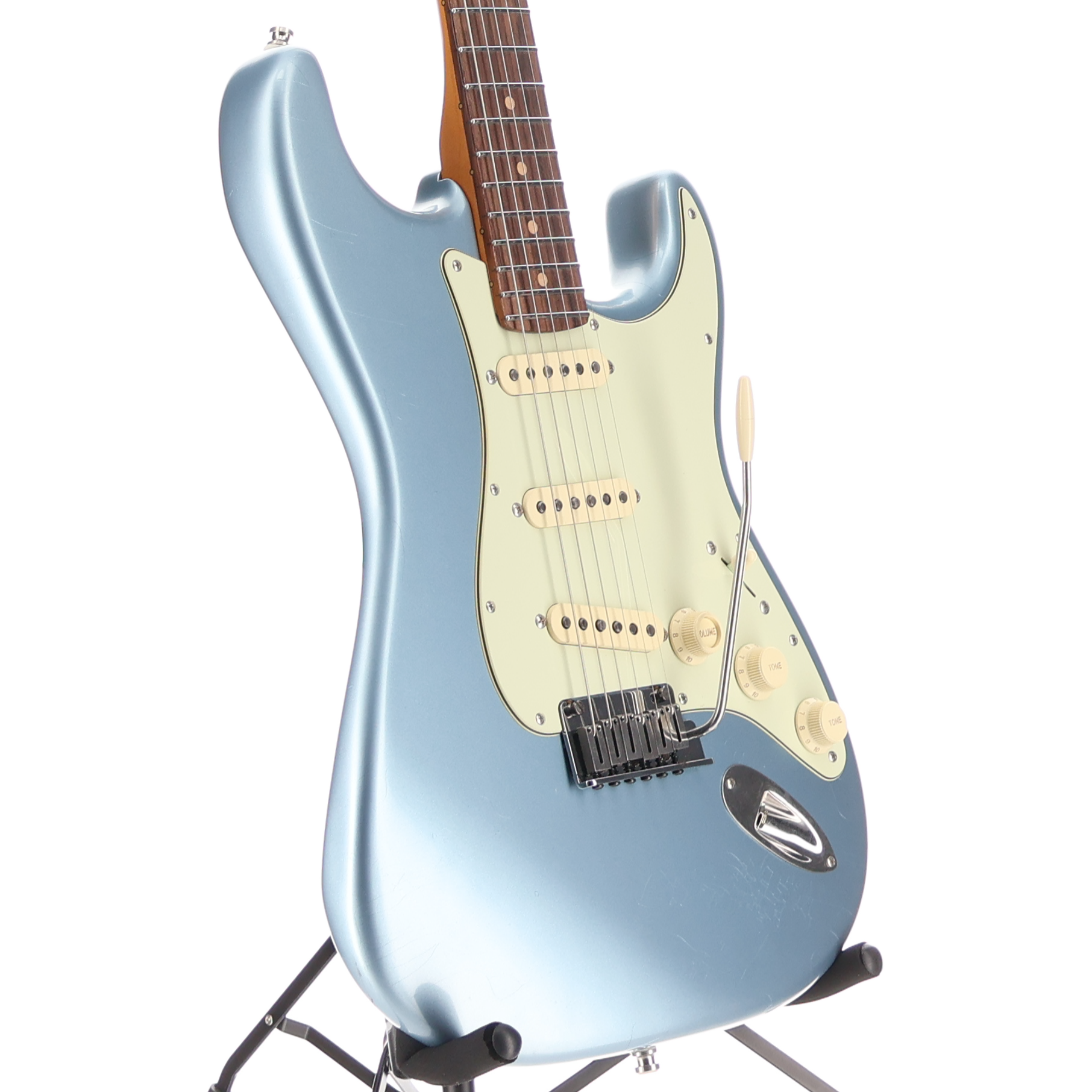 Fender American Ultra Luxe Vintage '60s Stratocaster®, Rosewood Fingerboard, Ice Blue Metallic (RC1) (02287)