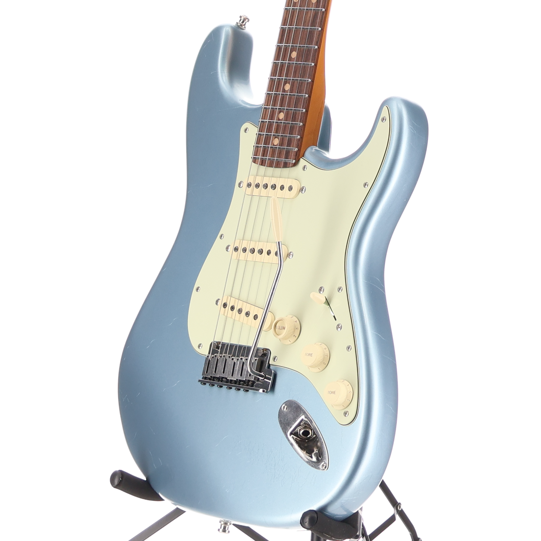 Fender American Ultra Luxe Vintage '60s Stratocaster®, Rosewood Fingerboard, Ice Blue Metallic (RC1) (02287)