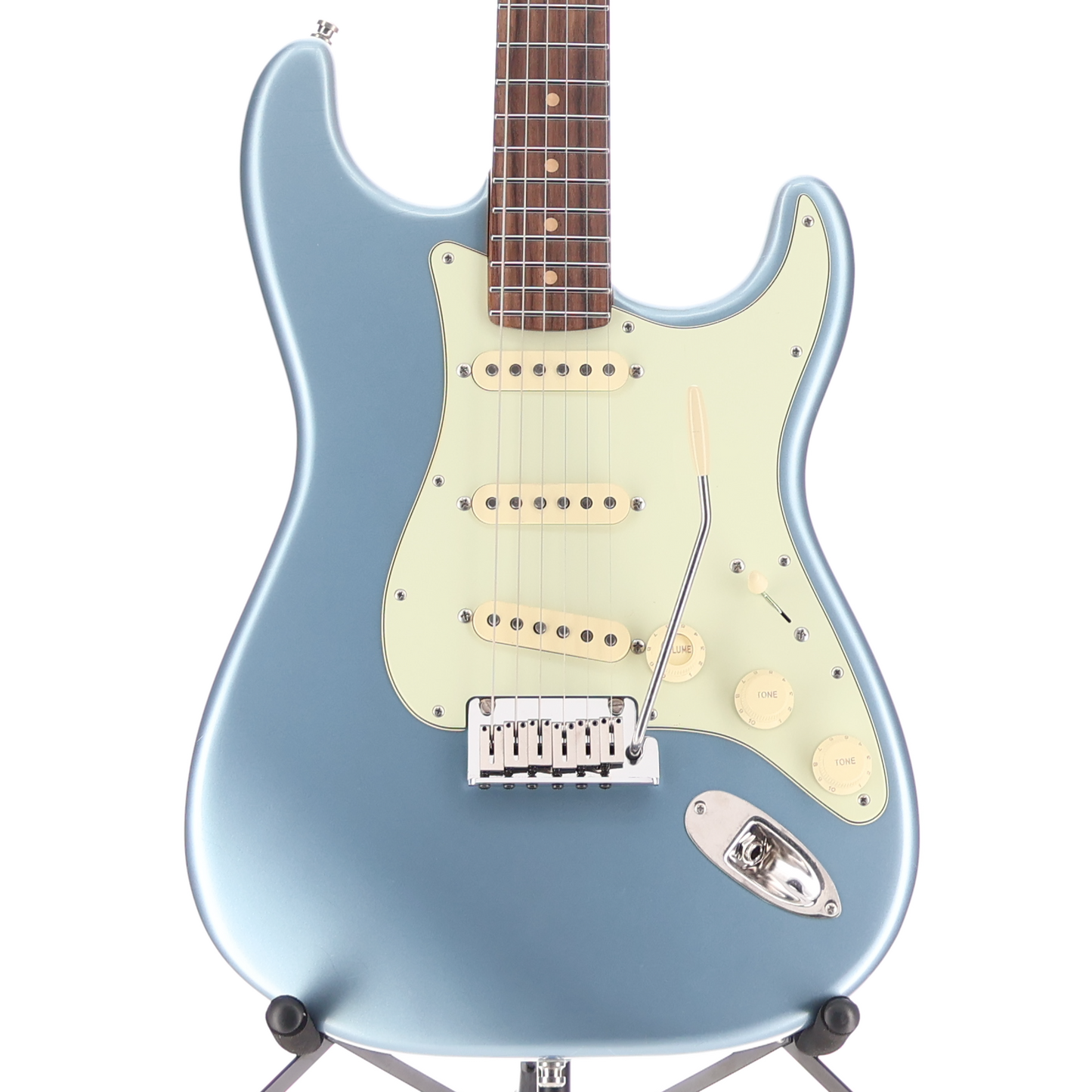 Fender American Ultra Luxe Vintage '60s Stratocaster®, Rosewood Fingerboard, Ice Blue Metallic (RC1) (02287)