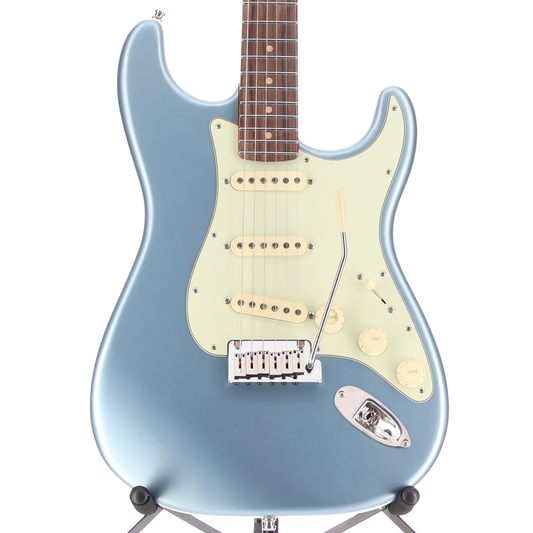 Fender American Ultra Luxe Vintage '60s Stratocaster®, Rosewood Fingerboard, Ice Blue Metallic (RC1) (02287)