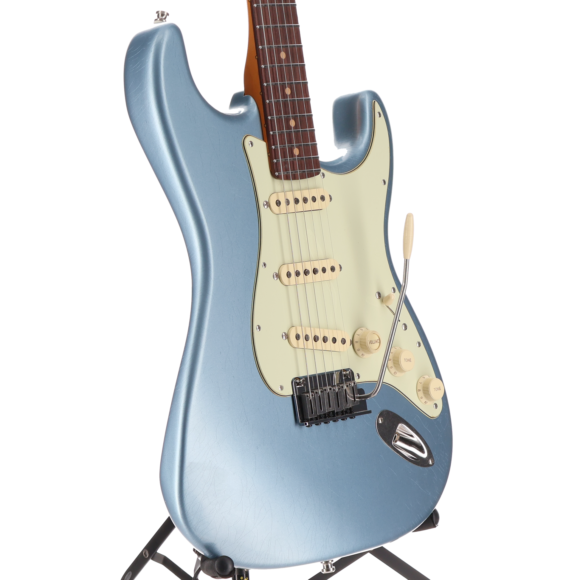 Fender American Ultra Luxe Vintage '60s Stratocaster®, Rosewood Fingerboard, Ice Blue Metallic (RC3) (02405)