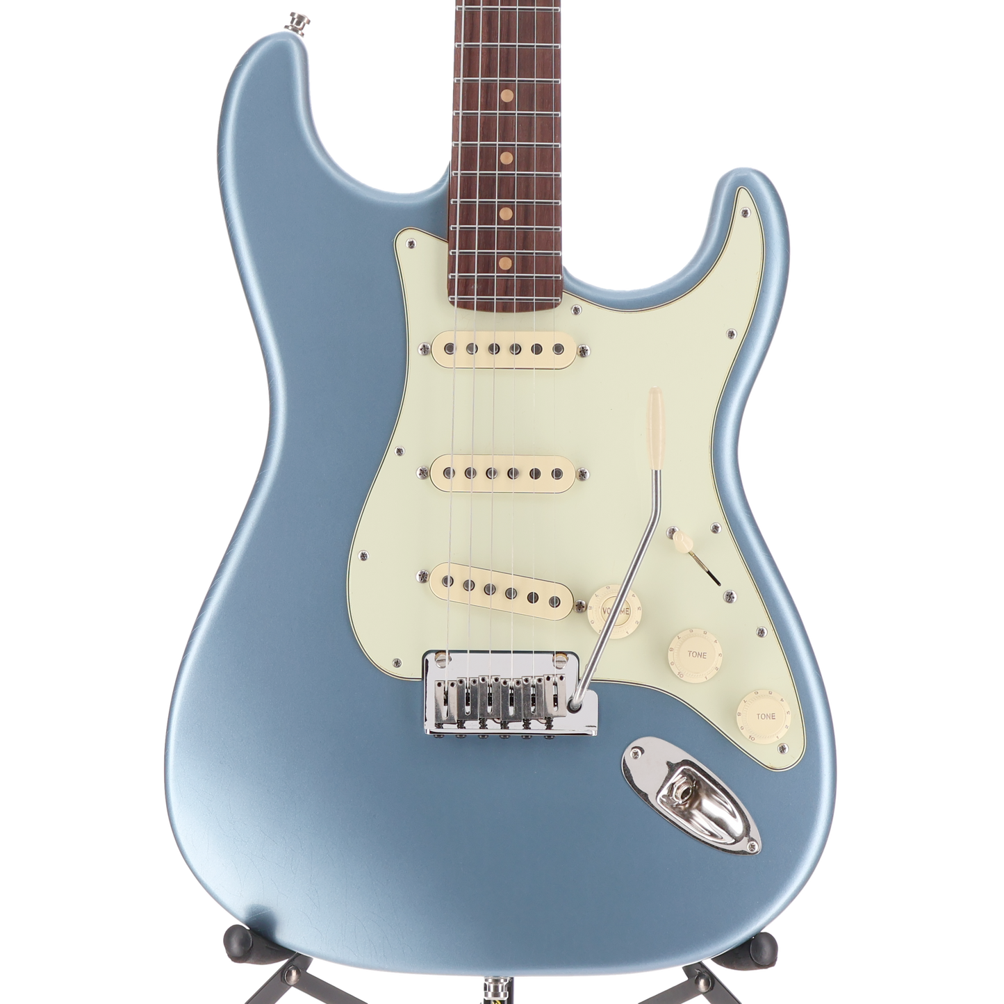Fender American Ultra Luxe Vintage '60s Stratocaster®, Rosewood Fingerboard, Ice Blue Metallic (RC3) (02405)