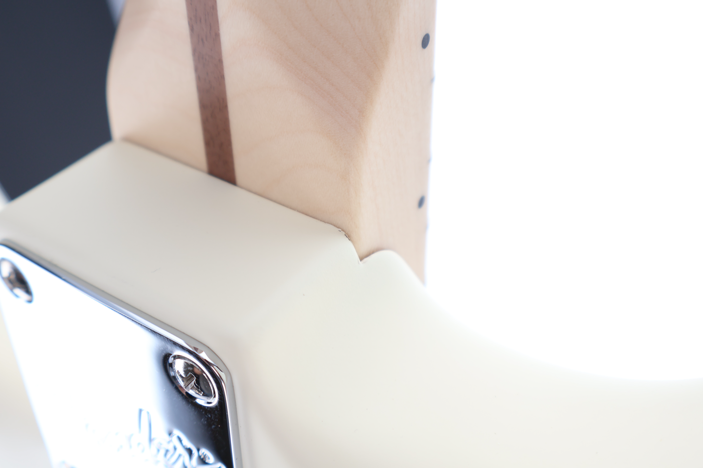 Fender Limited Edition American Stratocaster, Satin Maple Neck, Olympic White (E11) (58463)