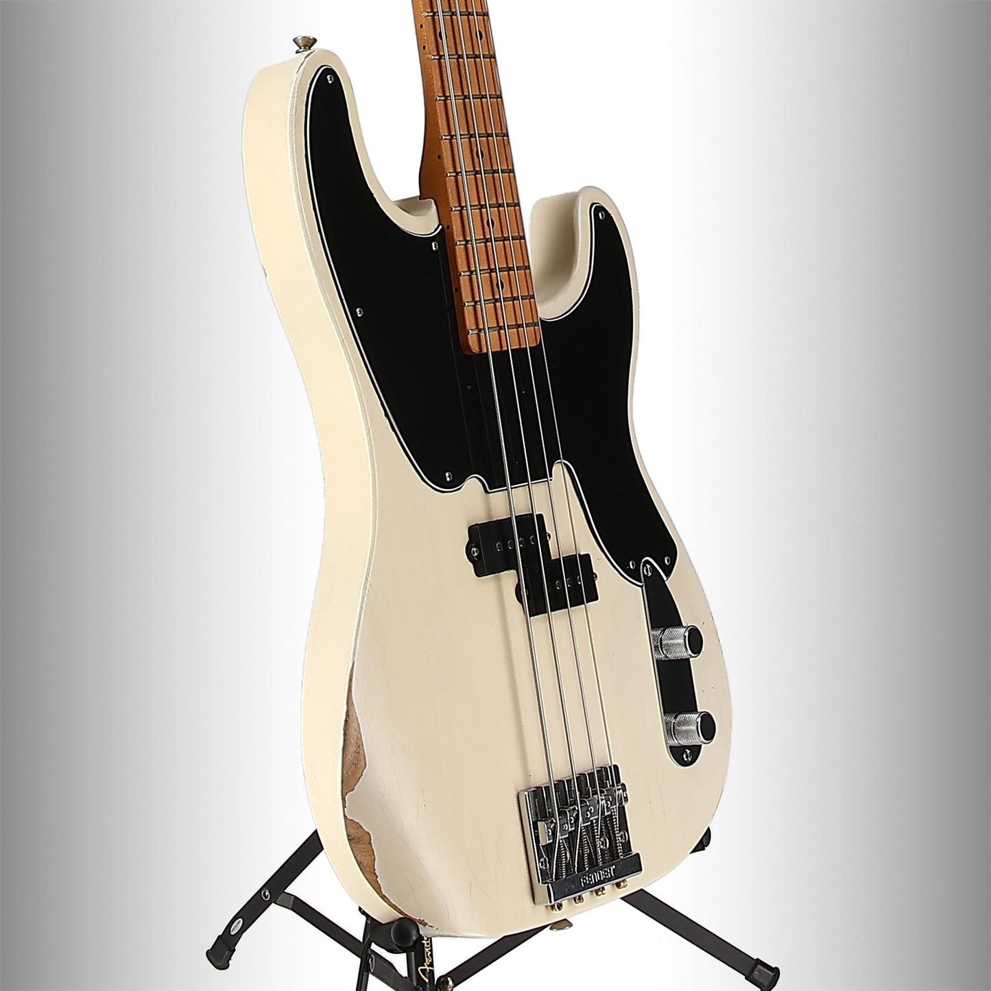 Fender Mike Dirnt Road Worn Precision Bass, Maple Fingerboard, White Blonde (RC4) (62950)