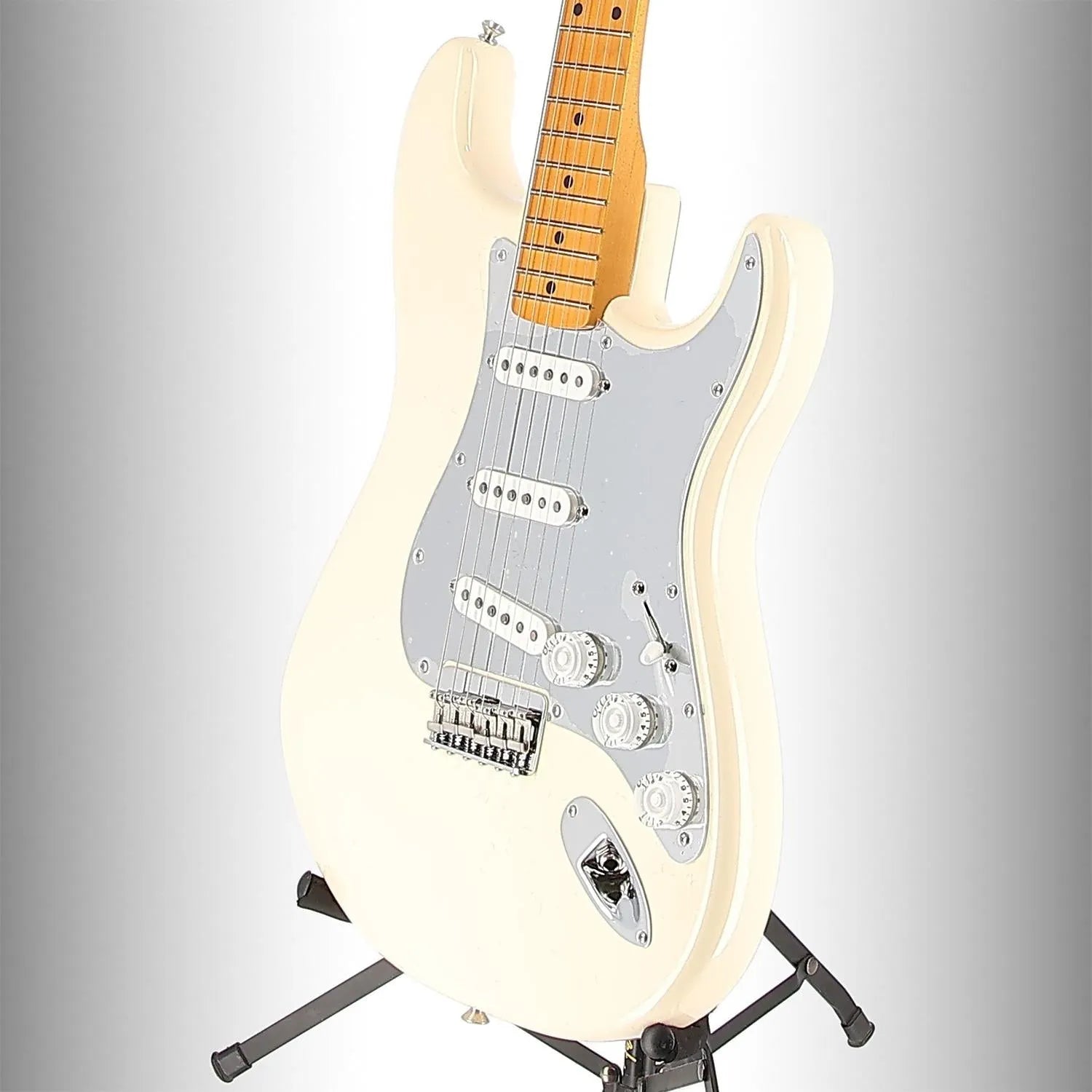 Fender Nile Rodgers Hitmaker Stratocaster, Maple Fingerboard, Olympic White (EB11) (00456)