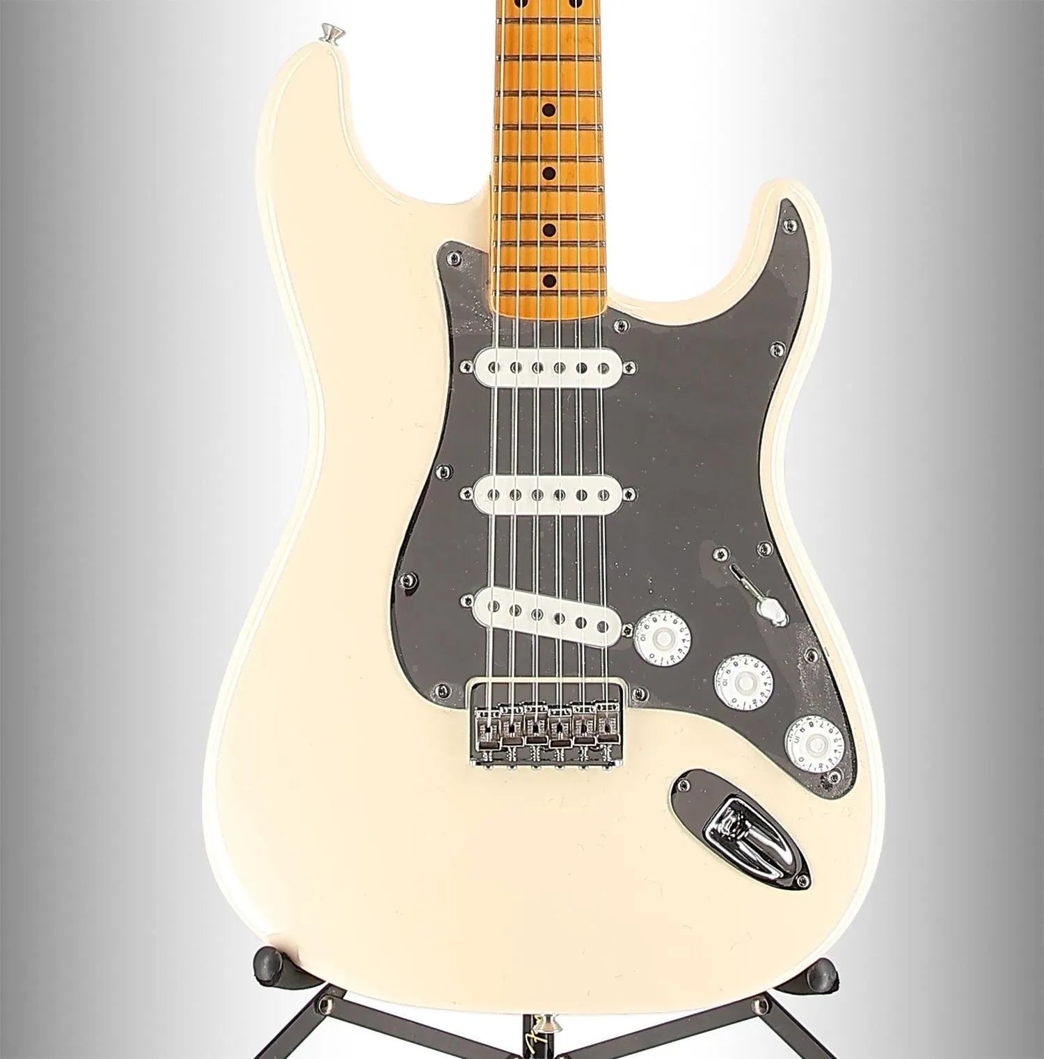 Fender Nile Rodgers Hitmaker Stratocaster, Maple Fingerboard, Olympic White (EB11) (00456)