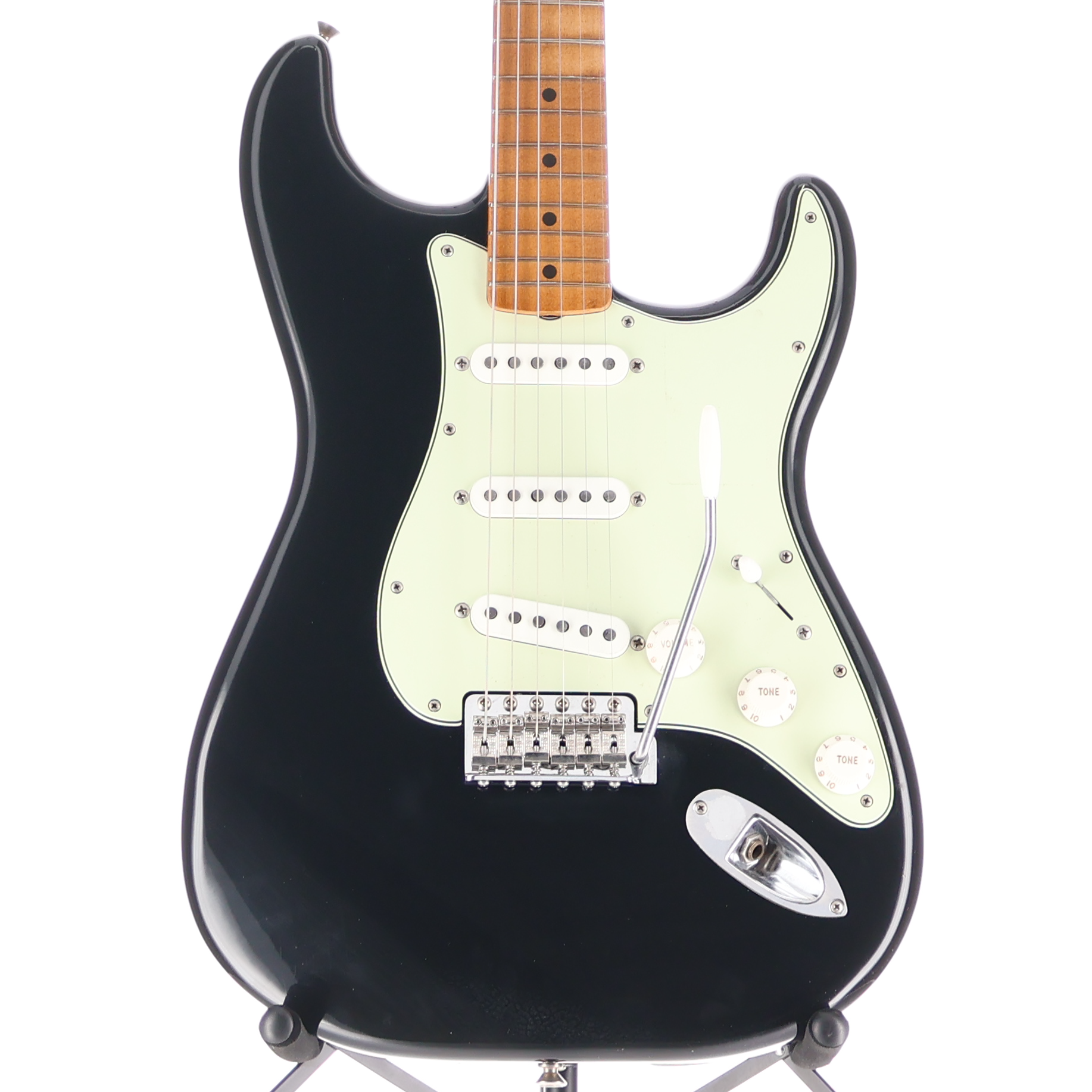 Fender Vintera® II Road Worn® '60s Stratocaster®, Maple Fingerboard, Black (89023)