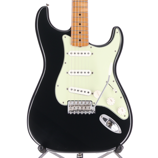 Fender Vintera® II Road Worn® '60s Stratocaster® Maple Fingerboard Black (N2) (89399)