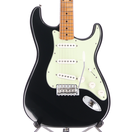 Fender Vintera® II Road Worn® '60s Stratocaster®, Maple Fingerboard, Black (V4) (89028)