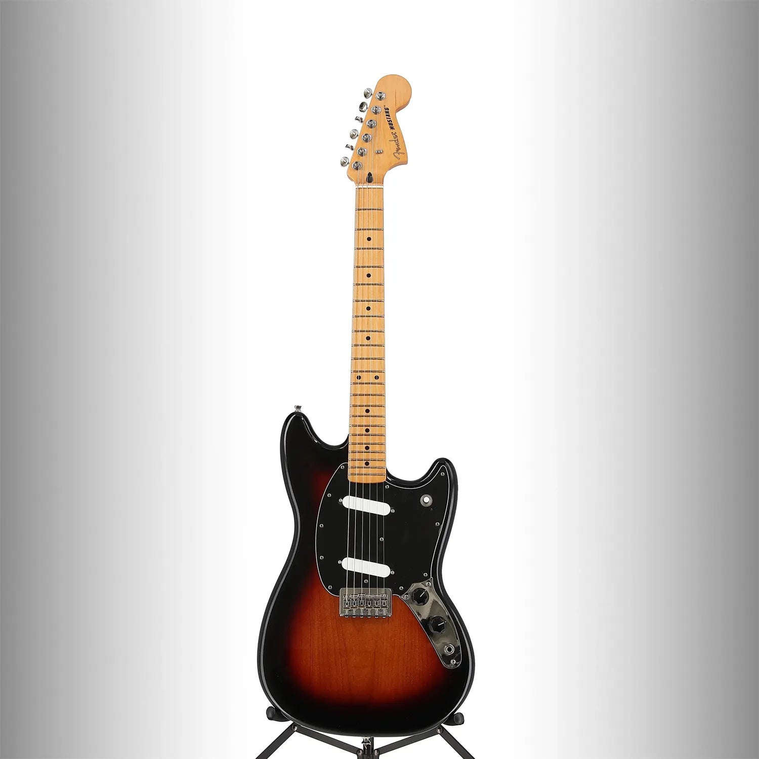 Player II Mustang, Maple Fingerboard, 3-Color Sunburst (SR) (38431)