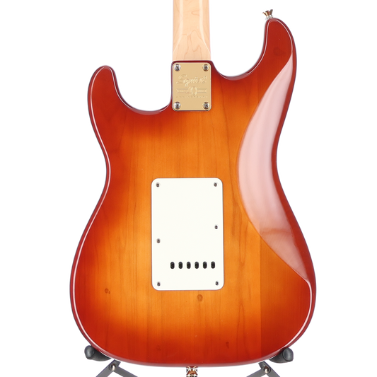 Squier 40th Anniversary Stratocaster, Gold Edition, Laurel Fingerboard, Gold Anodized Pickguard, Sienna Sunburst (Y10) (01813)