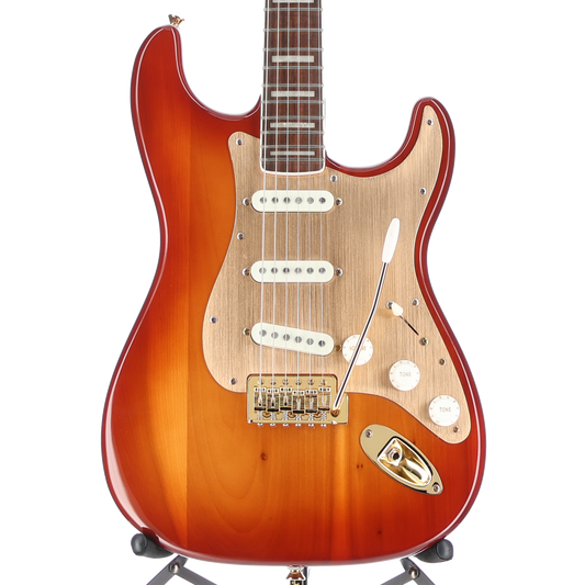 Squier 40th Anniversary Stratocaster, Gold Edition, Laurel Fingerboard, Gold Anodized Pickguard, Sienna Sunburst (Y10) (01813)