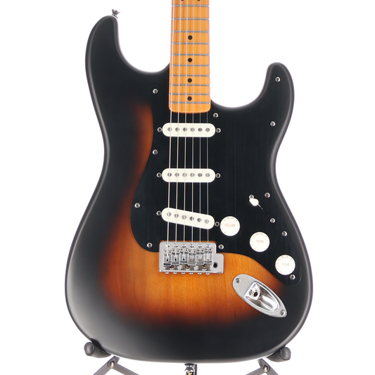Squier 40th Anniversary Stratocaster, Vintage Edition, Maple Fingerboard, Black Anodized Pickguard, Satin Wide 2-Color Sunburst (W7) (08921)
