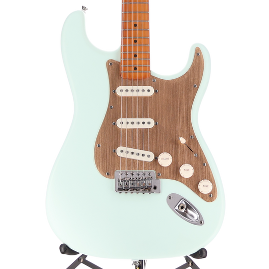 Squier 40th Anniversary Stratocaster, Vintage Edition, Maple Fingerboard, Gold Anodized Pickguard, Satin Sonic Blue (U3) (11548)