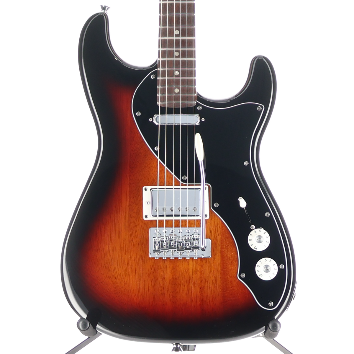 Squier Paranormal Stratocaster® Deluxe, Laurel Fingerboard, Black Pickguard, 3-Color Sunburst (Y4) (00879)
